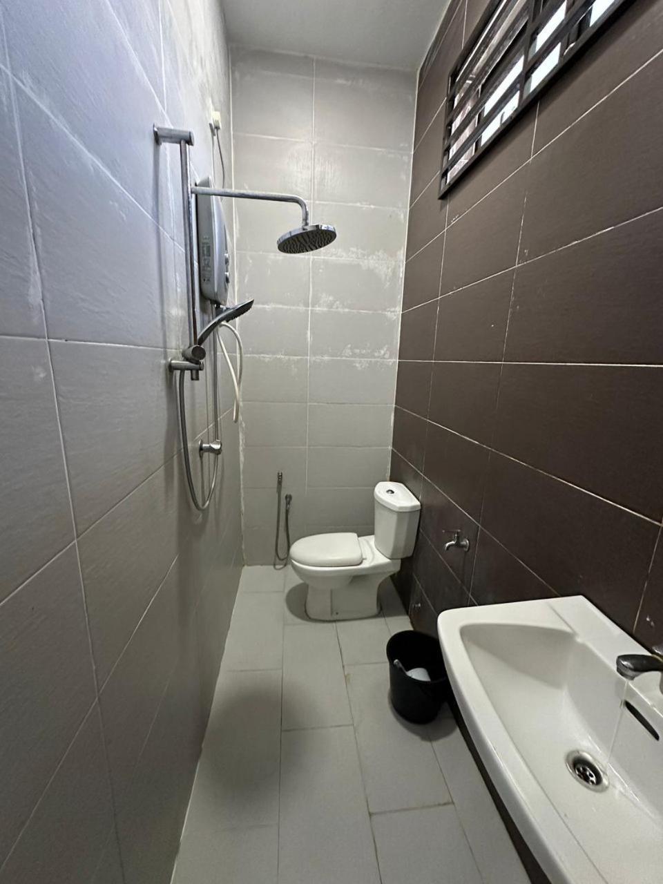 Homestay Kemaman Fyna08 Semi-D, 4 Bedrooms Dekat Pantai Kijal Exterior foto
