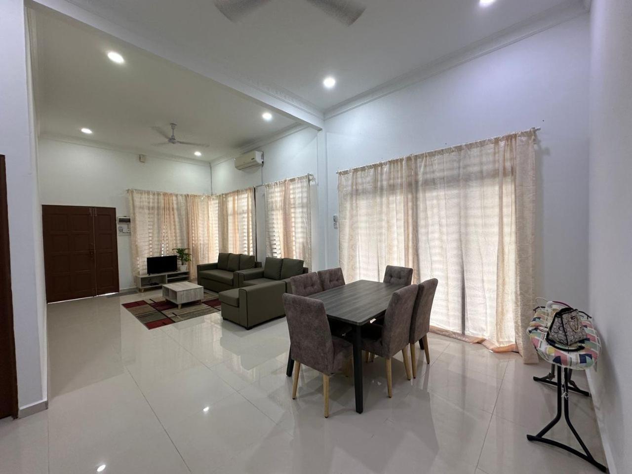 Homestay Kemaman Fyna08 Semi-D, 4 Bedrooms Dekat Pantai Kijal Exterior foto
