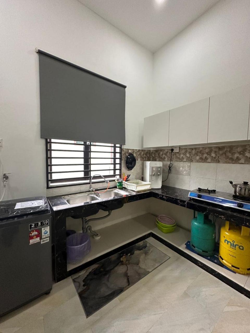 Homestay Kemaman Fyna08 Semi-D, 4 Bedrooms Dekat Pantai Kijal Exterior foto